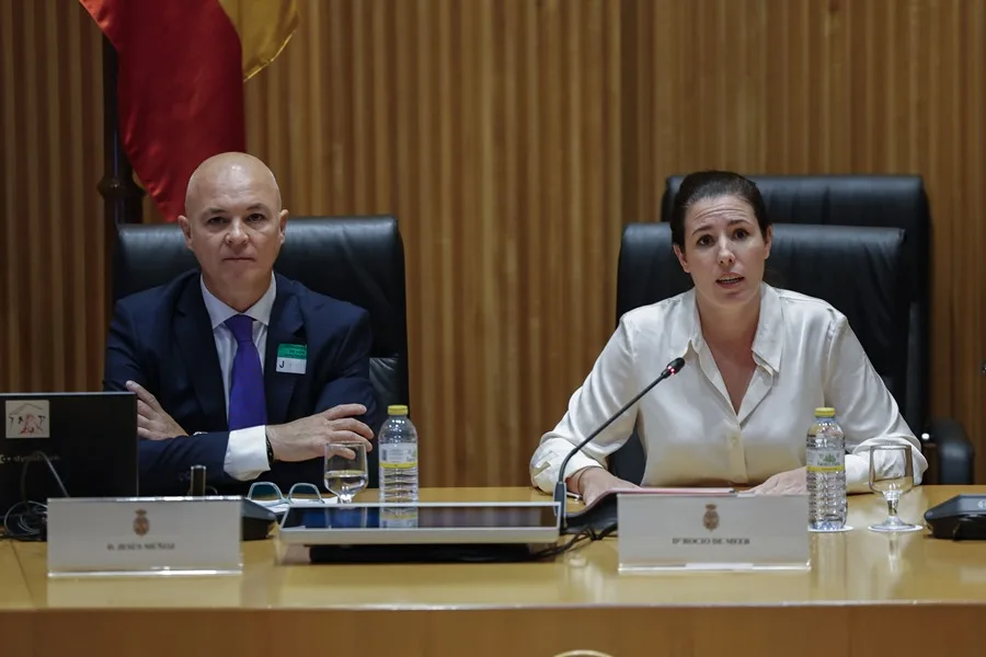 La diputada de Vox Rocío de Mer y el vicepresidente de ANAVID, Jesús Muñoz.