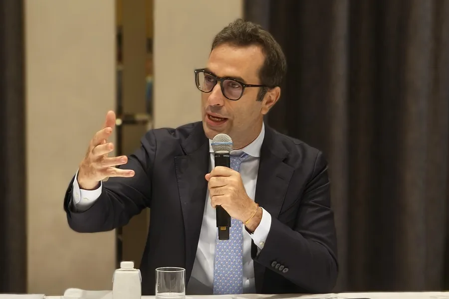 El ministro de Economía, Comercio y Empresa de España, Carlos Cuerpo, habla durante un encuentro con inversores japoneses. EFE/ María Roldán