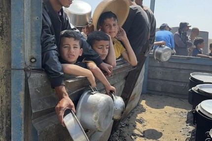 Refugiados en el campo de Jan Yunis.