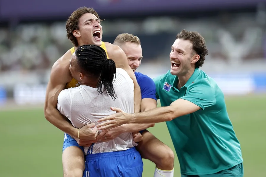 La alegría de Duplantis al ganar la medalla de oro