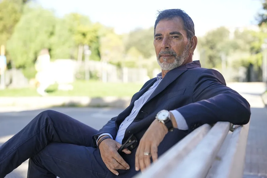 El escritor Víctor del Árbol