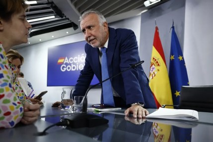 El ministro de Política Territorial y Memoria Democrática, Ángel Víctor Torres