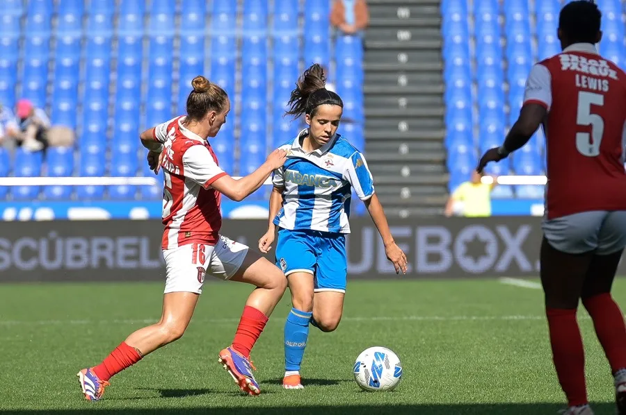 Un momento del partido entre el Deportivo y el SC Braga, correspondiente al Trofeo Teresa Herrera. 