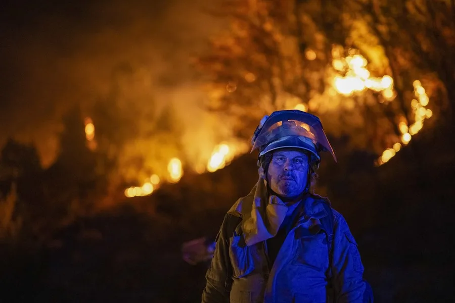 Vista del incendio que afecta a O Bolo (Ourense).