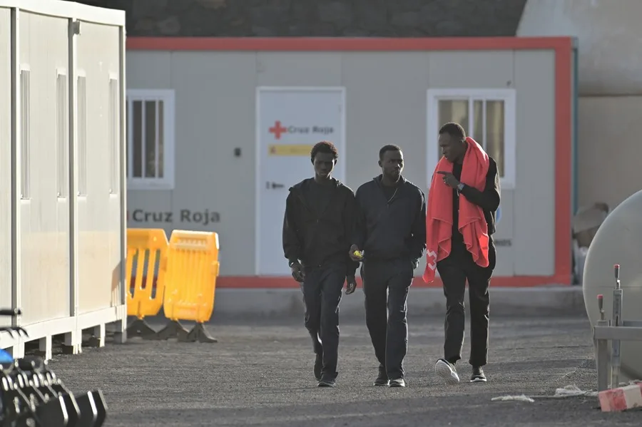 Jóvenes llegados a El Hierro en cayuco.