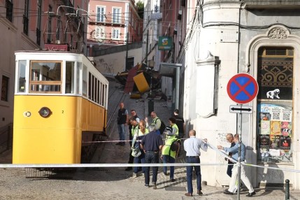Expertos técnicos evalúan el accidente del funicular Gloria de Lisboa