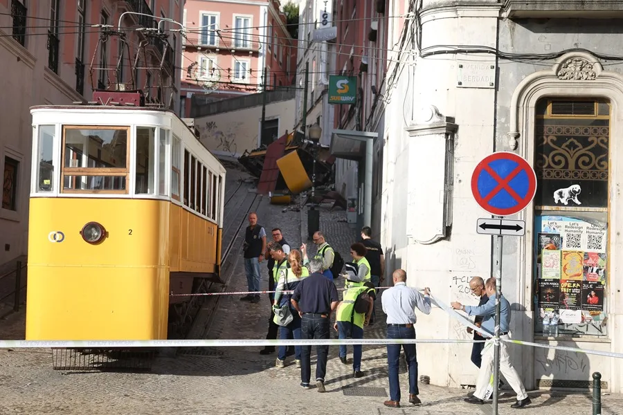 Expertos técnicos evalúan el accidente del funicular Gloria de Lisboa