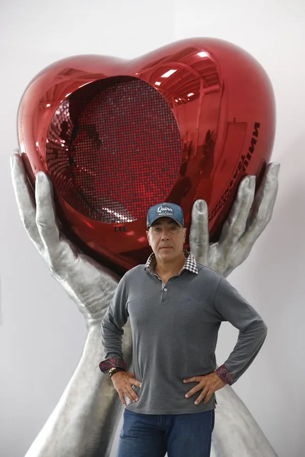 ESCULTOR LORENZO QUINN