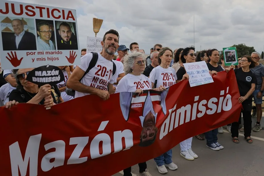 La undécima manifestación contra Mazón por su gestión de la dana.