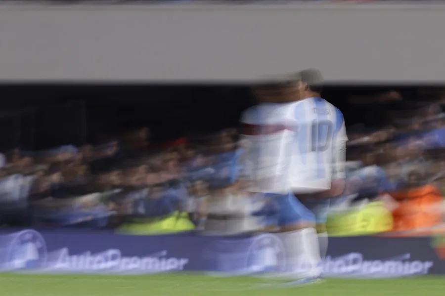 El viaje de 733 días acaba con Bolivia en repesca y Messi goleador sin jugar