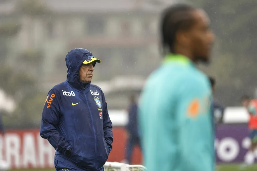 Ancelotti dirige su primer entrenamiento con la selección brasileña