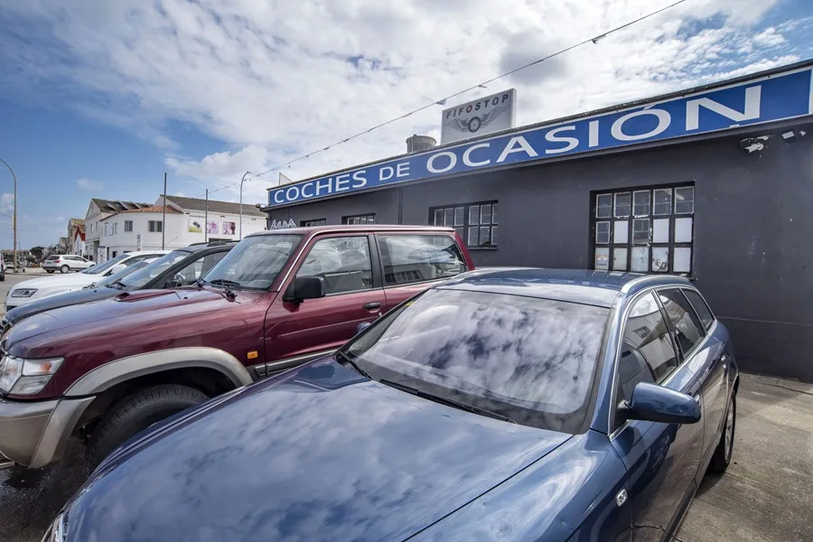 Vista de un concesionario de vehículos de ocasión.