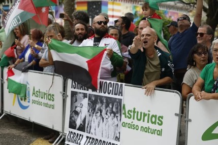 La plataforma Gernika-Palestina protesta contra la presencia del equipo Israel-Premier Tech en la Vuelta