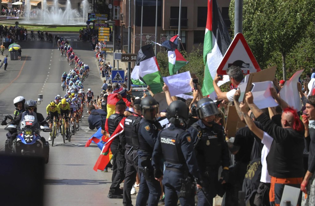 Protestas en La Vuelta: acortan la crono de Valladolid