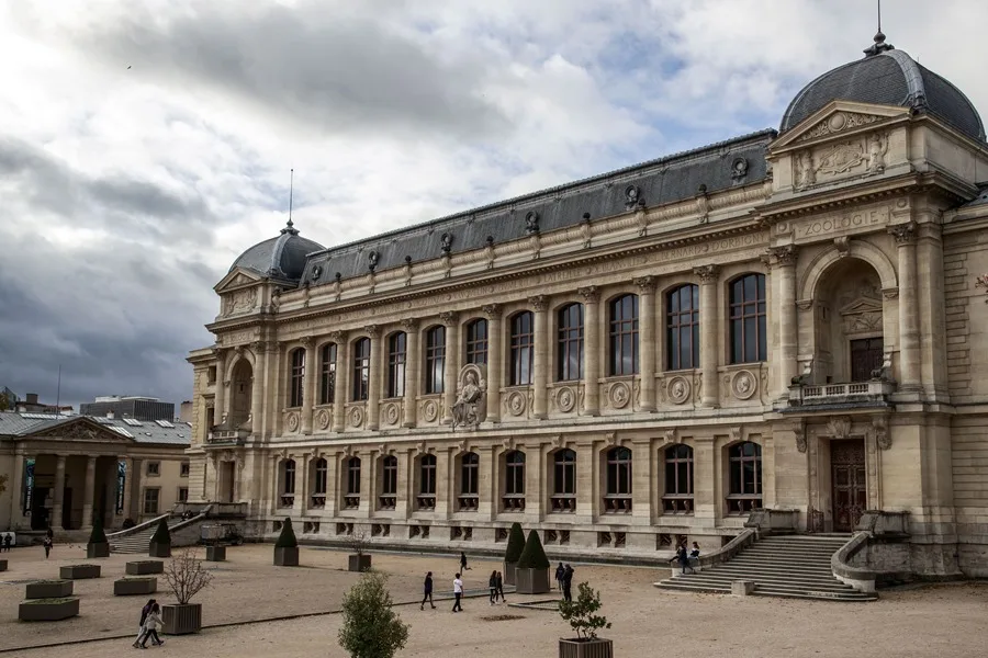 Fachada del Museo Nacional de Historia Natural de París.