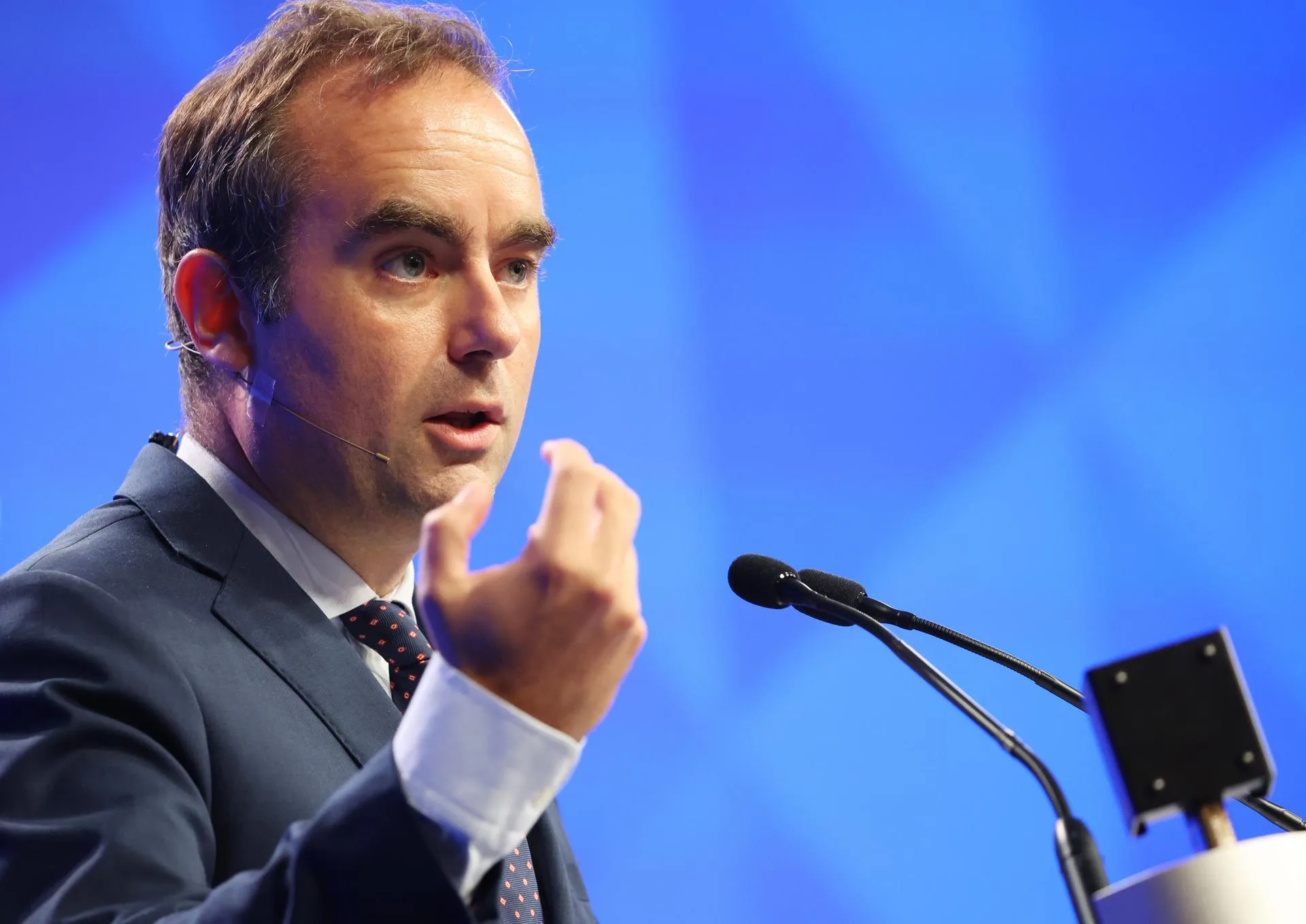 (FILE). France's Minister of the Armed Forces Sebastien Lecornu delivers his speech during the fourth plenary session of the International Institute for Strategic Studies (IISS) Shangri-La Dialogue Defense Summit in Singapore. May 31, 2025 (reissued September 09, 2025). EFE/EPA/HOW HWEE YOUNG