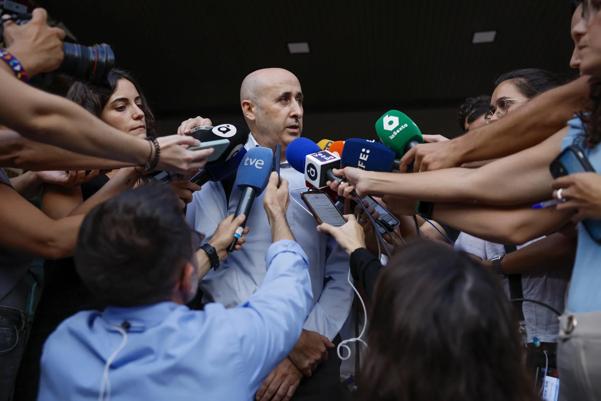 El presidente de la Confederación Hidrográfica del Júcar (CHJ), Miguel Polo, a su salida de los juzgados de Catarroja.