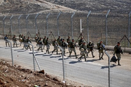 Soldados israelies de patrulla, en una imagen de archivo. EFE/ATEF SAFADI