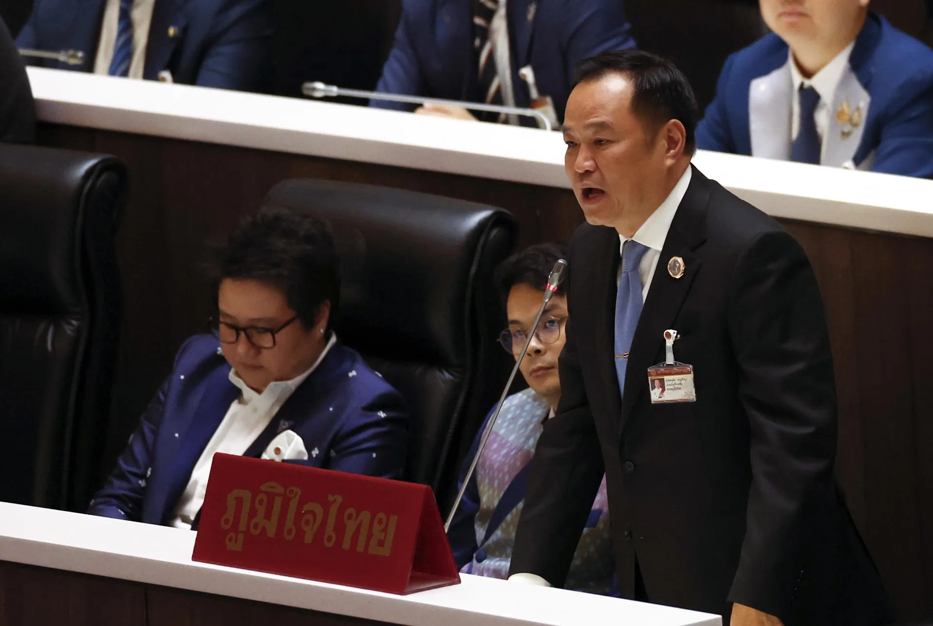 Bhumjaithai Party's leader and its prime ministerial candidate Anutin Charnvirakul speaks during a parliamentary session to vote for prime minister at Parliament in Bangkok, Thailand, 05 September 2025. EFE-EPA/RUNGROJ YONGRIT