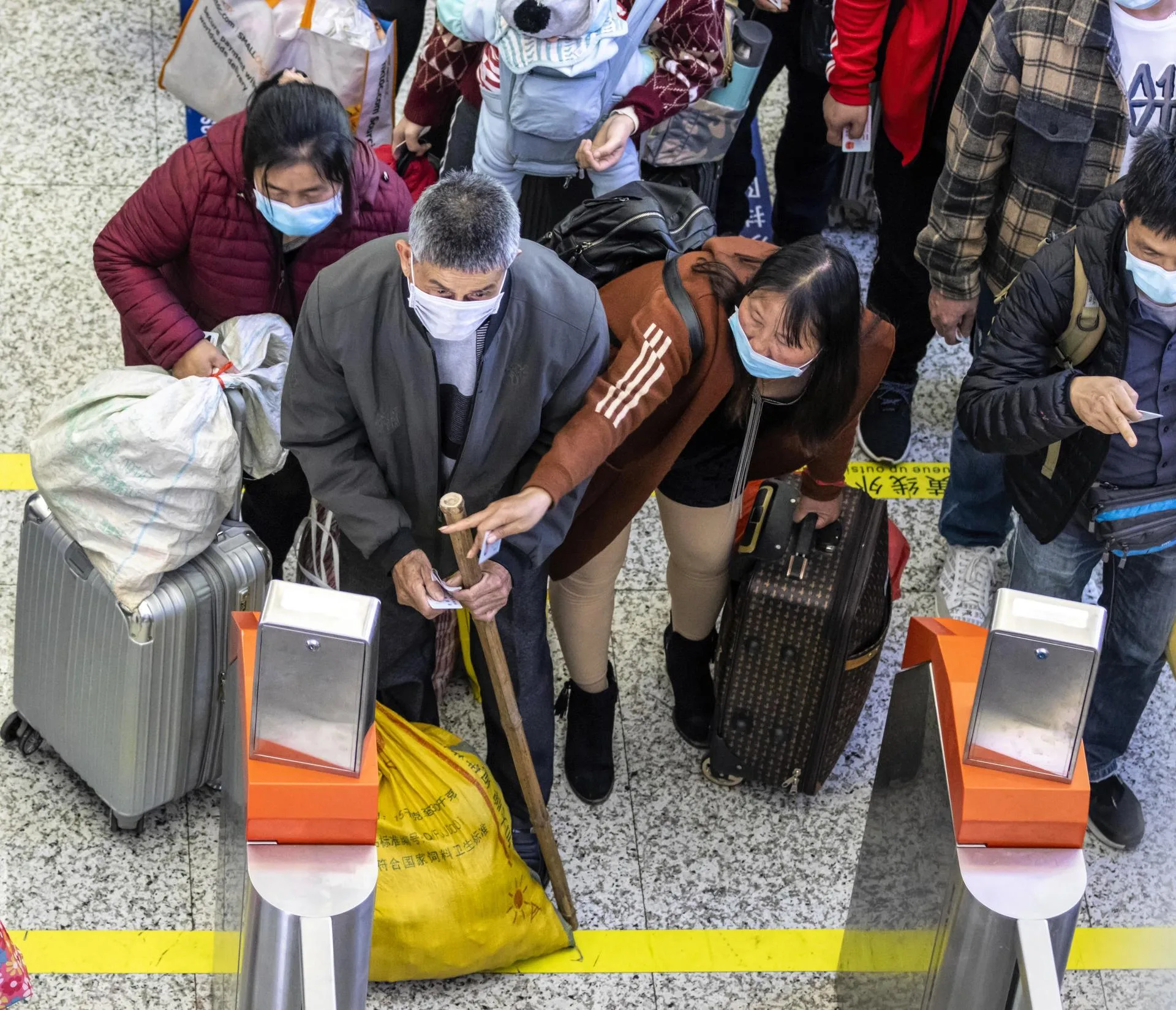 People wait for the train at the high-speed railway station in Shenzhen, Guangdong province, China, 06 March 2020. EFE-EPA/ALEX PLAVEVSKI/FILE