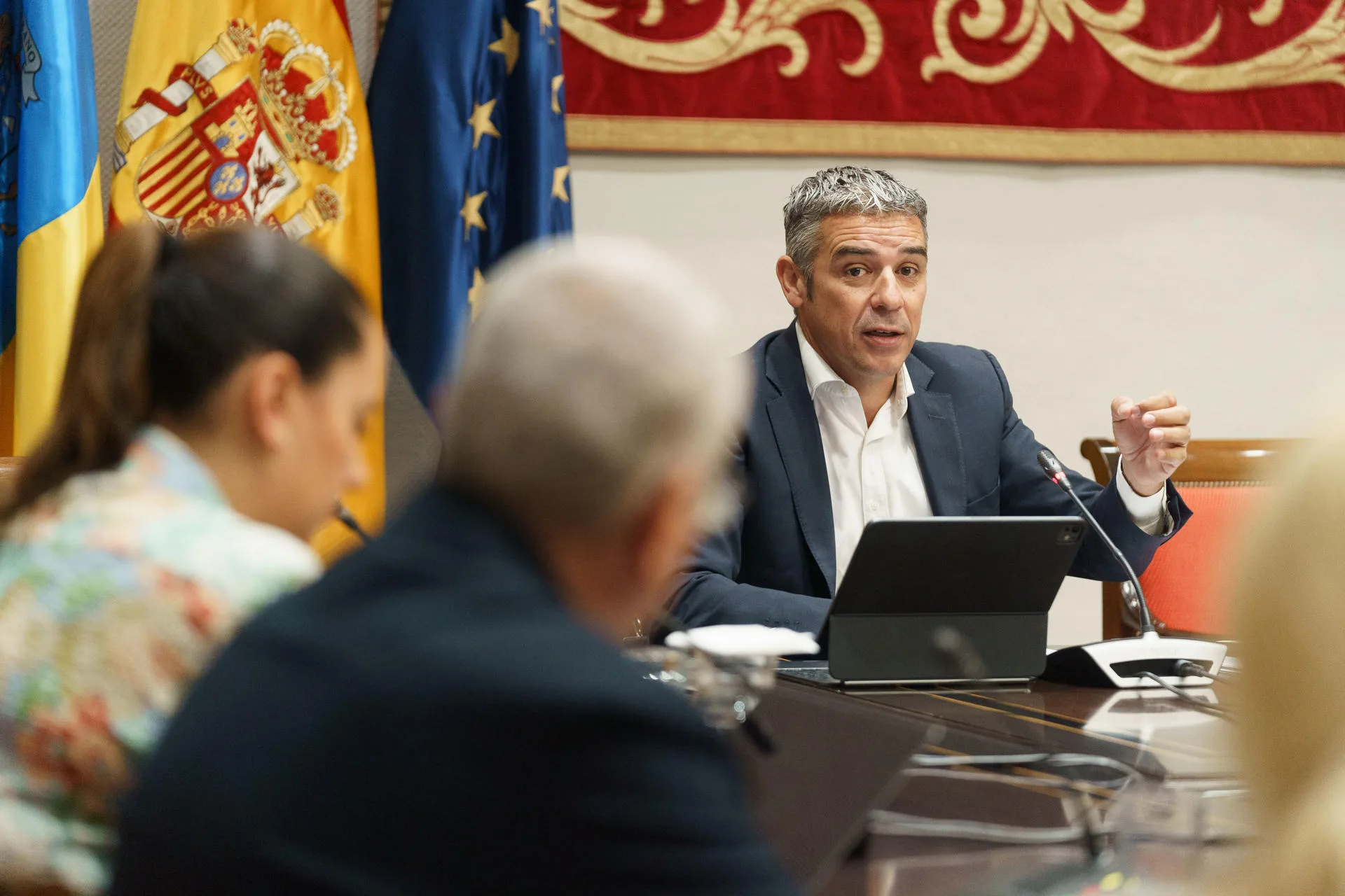 GRAFCAN4749. SANTA CRUZ DE TENERIFE (ESPAÑA), 26/09/2025.- El consejero de Agricultura del Gobierno de Canarias, Narvay Quintero, responde a preguntas de los diputados en comisión parlamentaria, entre ellas sobre la plaga de filoxera en Tenerife.