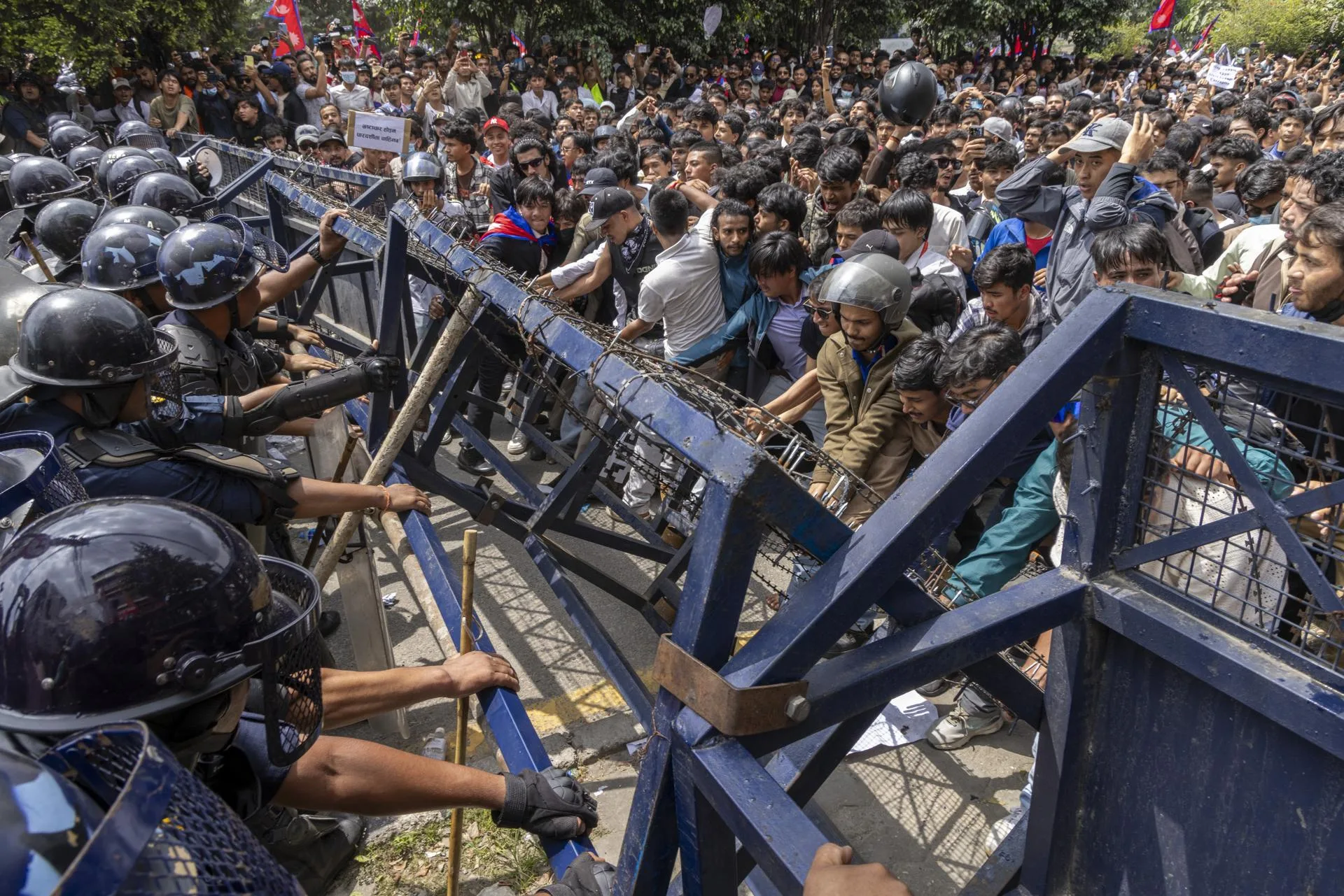Protesters clash with police in front of the parliament building in Kathmandu, Nepal. September 08, 2025. EFE/EPA/NARENDRA SHRESTHA