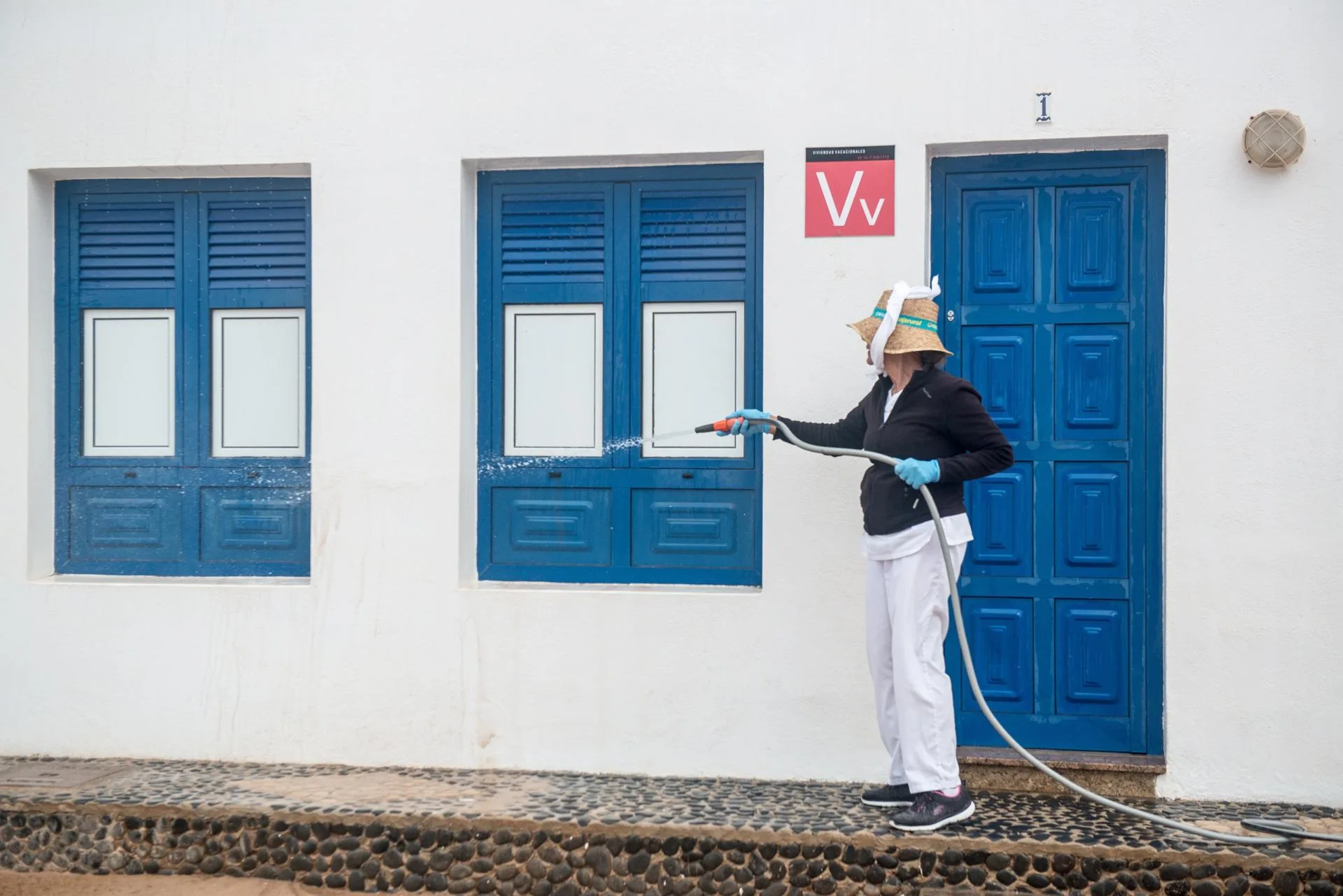 Fachada de una vivienda vacacional de La Graciosa. EFE/ Javier Fuentes