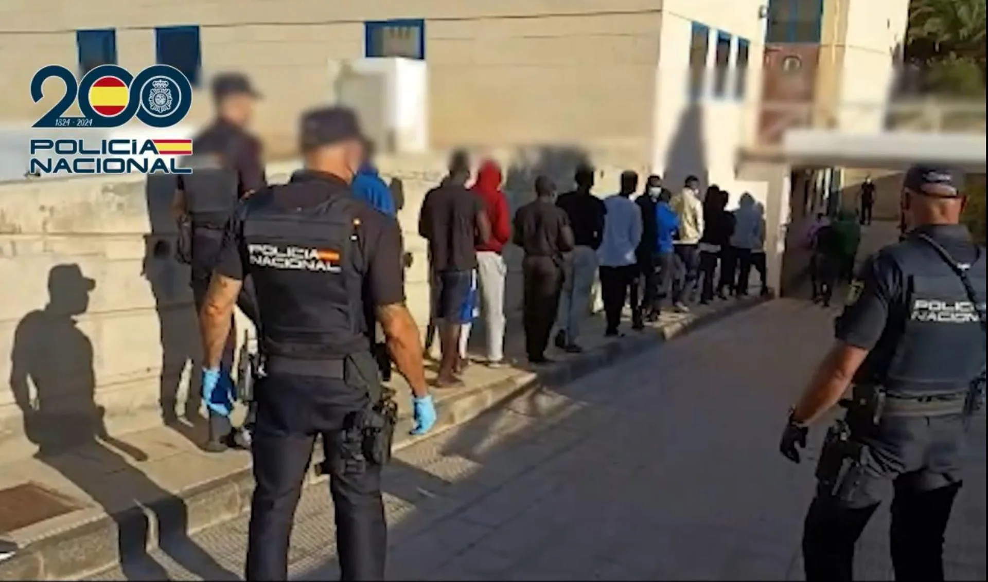 Llegada de los detenidos a los Juzgados de San Bartolomé de Tirajana (Gran Canaria), tomada de un vídeo difundido por la Policía. EFE