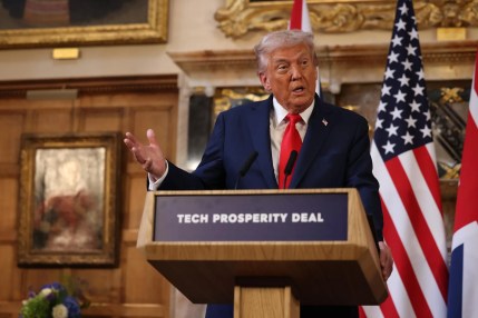 El presidente de EE.UU., Donald J. Trump, habla durante una conferencia de prensa durante su visita a Chequers, la residencia de campo del primer ministro en Aylesbury, Reino Unido, 18 de septiembre de 2025.