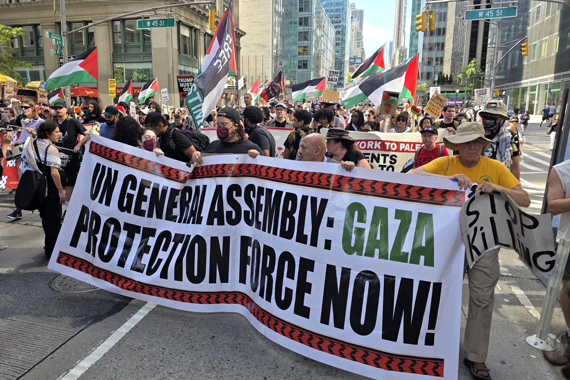 People protest against the war in Gaza and the presence of Israeli Prime Minister Benjamin Netanyahu at the UN General Assembly on Friday in New York, United States. September 26, 2025. EFE/Alberto Boal