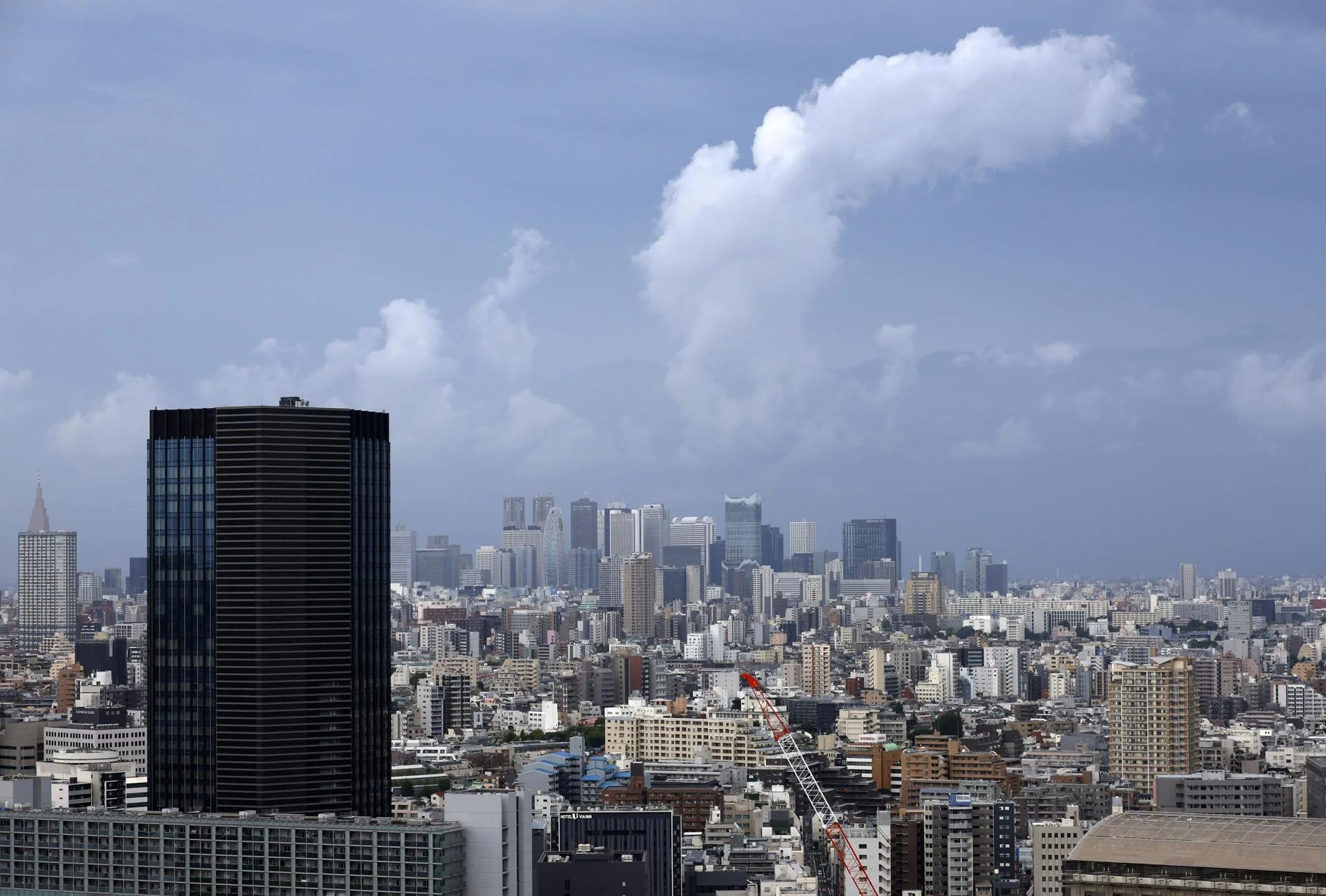 (FILE) Rain clouds are seen over the skyline in Tokyo, Japan. EFE/EPA/FRANCK ROBICHON
