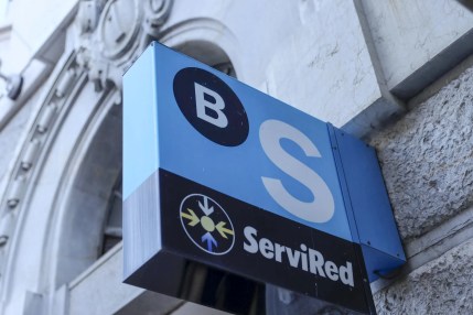Vista de archivo de la sede del Banco Sabadell en Oviedo. EFE/ J.L.Cereijido