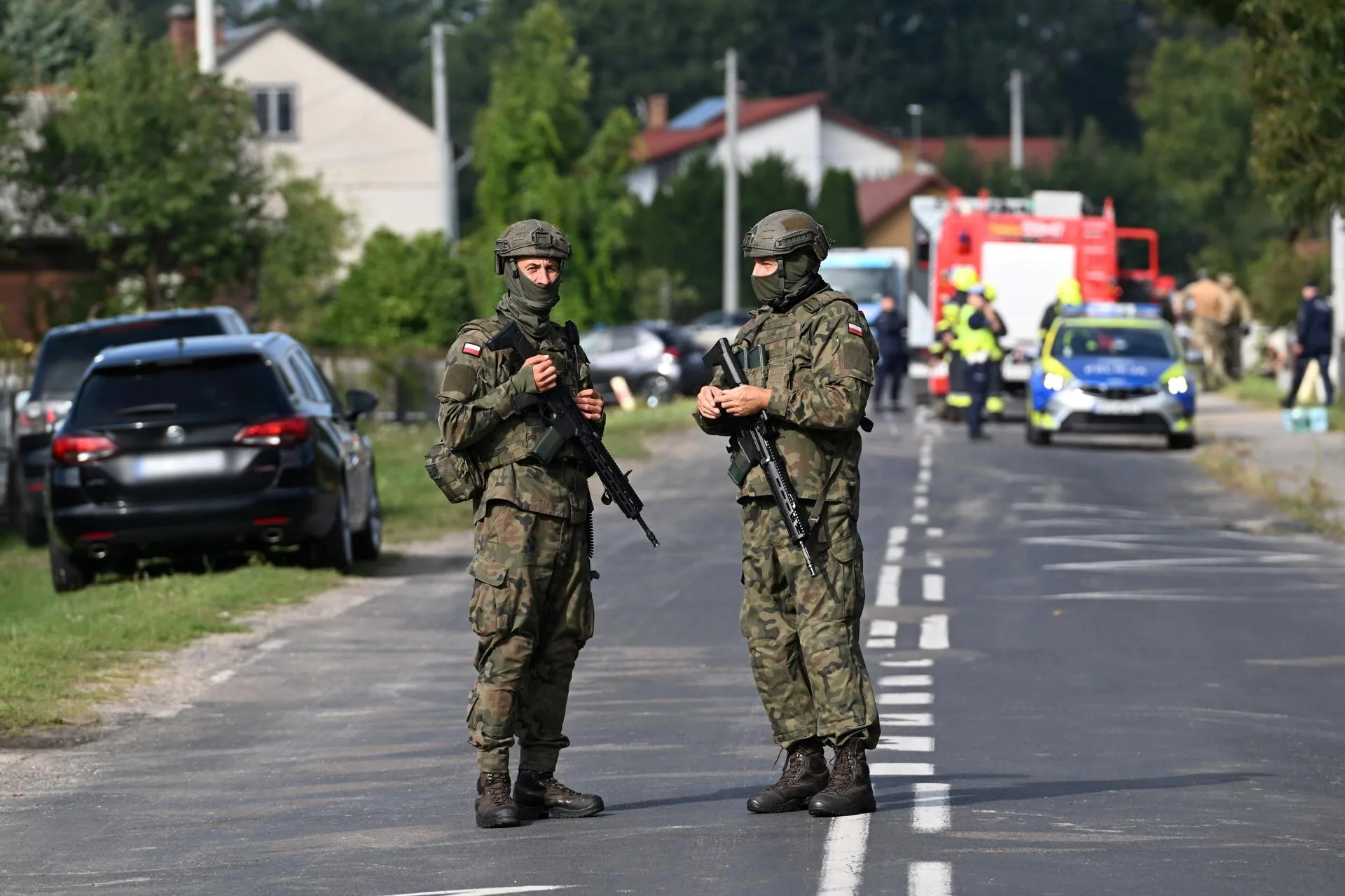 Polish Army and emergency services inspect the site after a Russian drone damaged the roof of a residential building in Wyryki, eastern Poland, 10 September 2025. EFE/EPA/WOJTEK JARGILO POLAND OUT