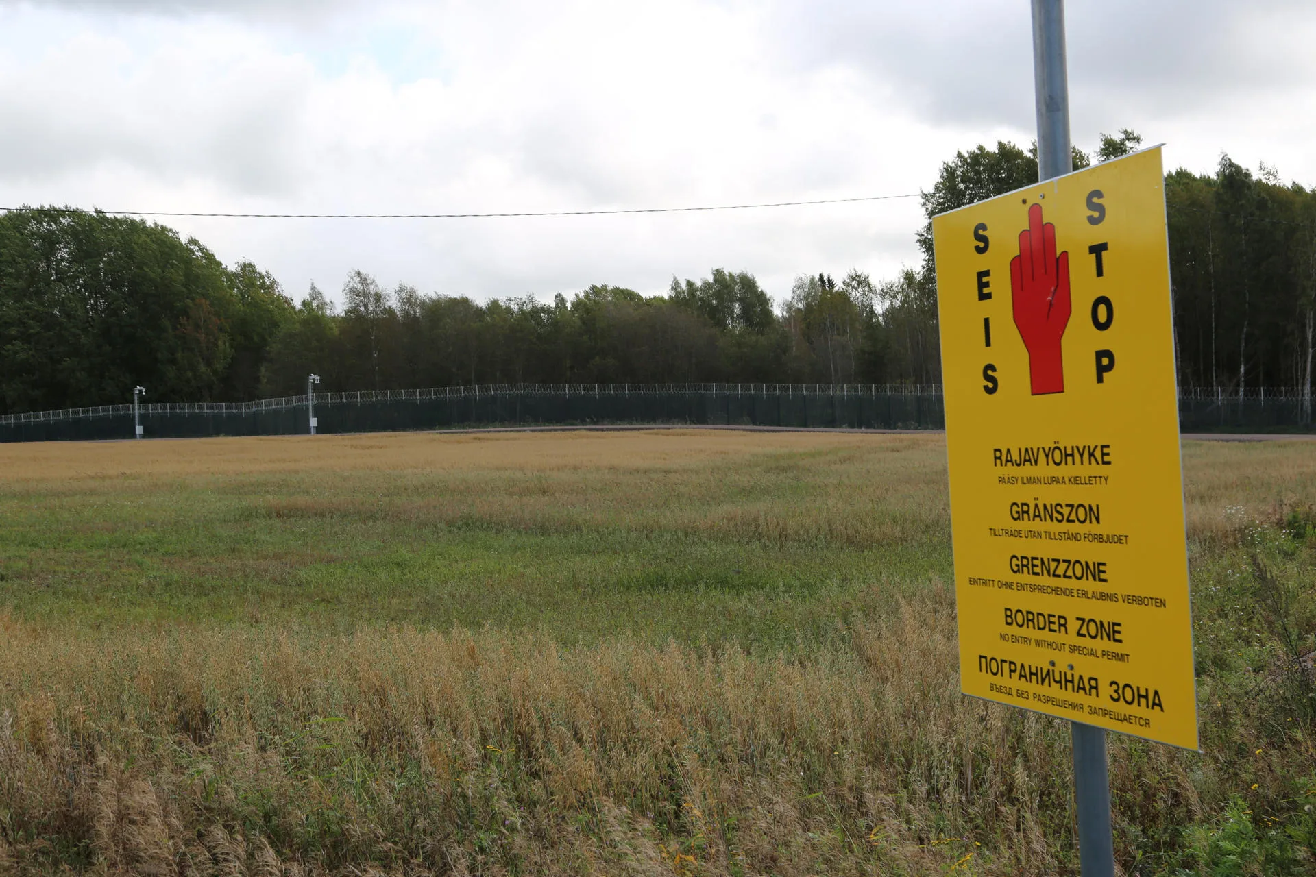 Nueva valla fronteriza entre Finlandia y Rusia, diseñada para frenar la inmigración ilegal, en el municipio finlandés de Virolahti.