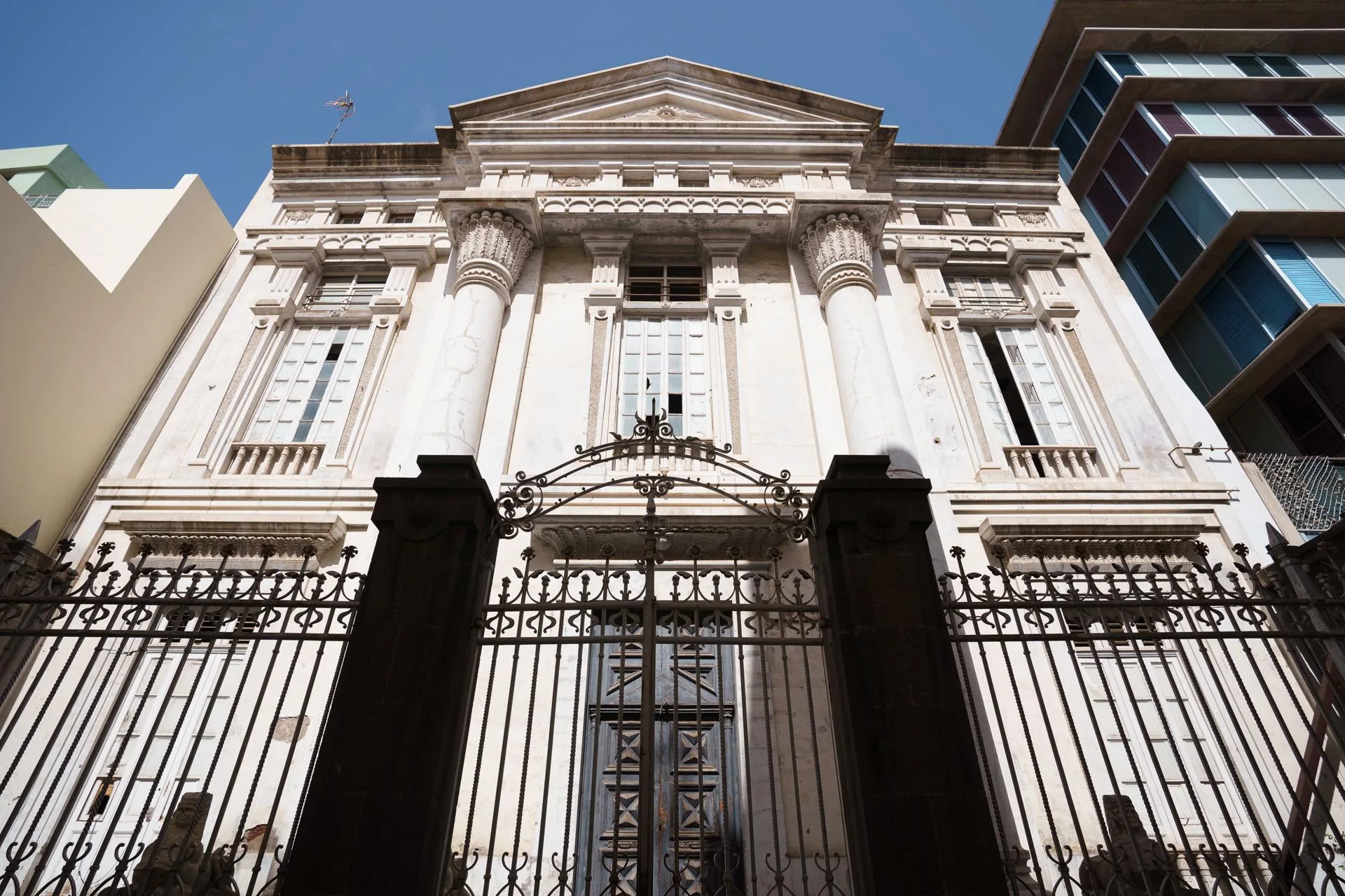 Imagen de archivo del templo masónico de la capital tinerfeña que se convertirá en un centro de visitantes. EFE/Ramón de la Rocha