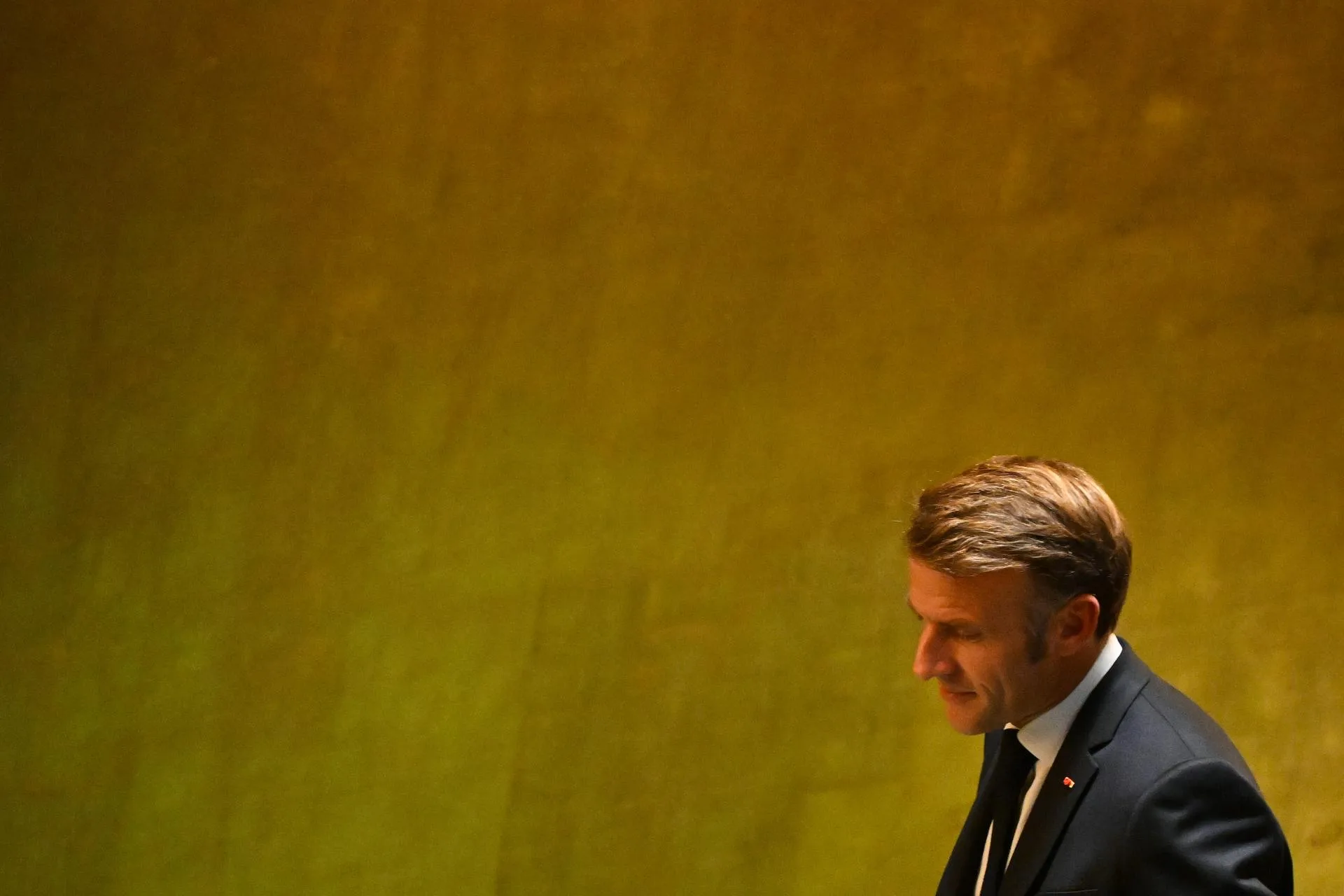 El presidente de Francia, Emmanuel Macron, abandona el lugar después de dirigirse a la Conferencia Internacional de Alto Nivel para la Resolución Pacífica de la Cuestión de Palestina y la Implementación de la Solución de Dos Estados, en la sede de las Naciones Unidas (ONU) en Nueva York, Nueva York, EE. UU.. EFE/LUKAS COCHZEALAND OUT