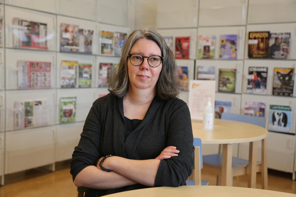 Veera, bibliotecaria del municipio finlandés de Virolahti