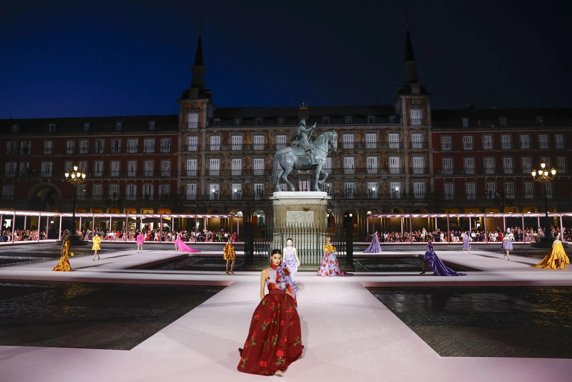 Carolina Herrera fashion show as part of Mercedes-Benz Madrid Fashion Week, presenting its spring-summer 2026 collection, this Thursday in Madrid's Plaza Mayor. Sep. 18, 2025. EFE/ Daniel González