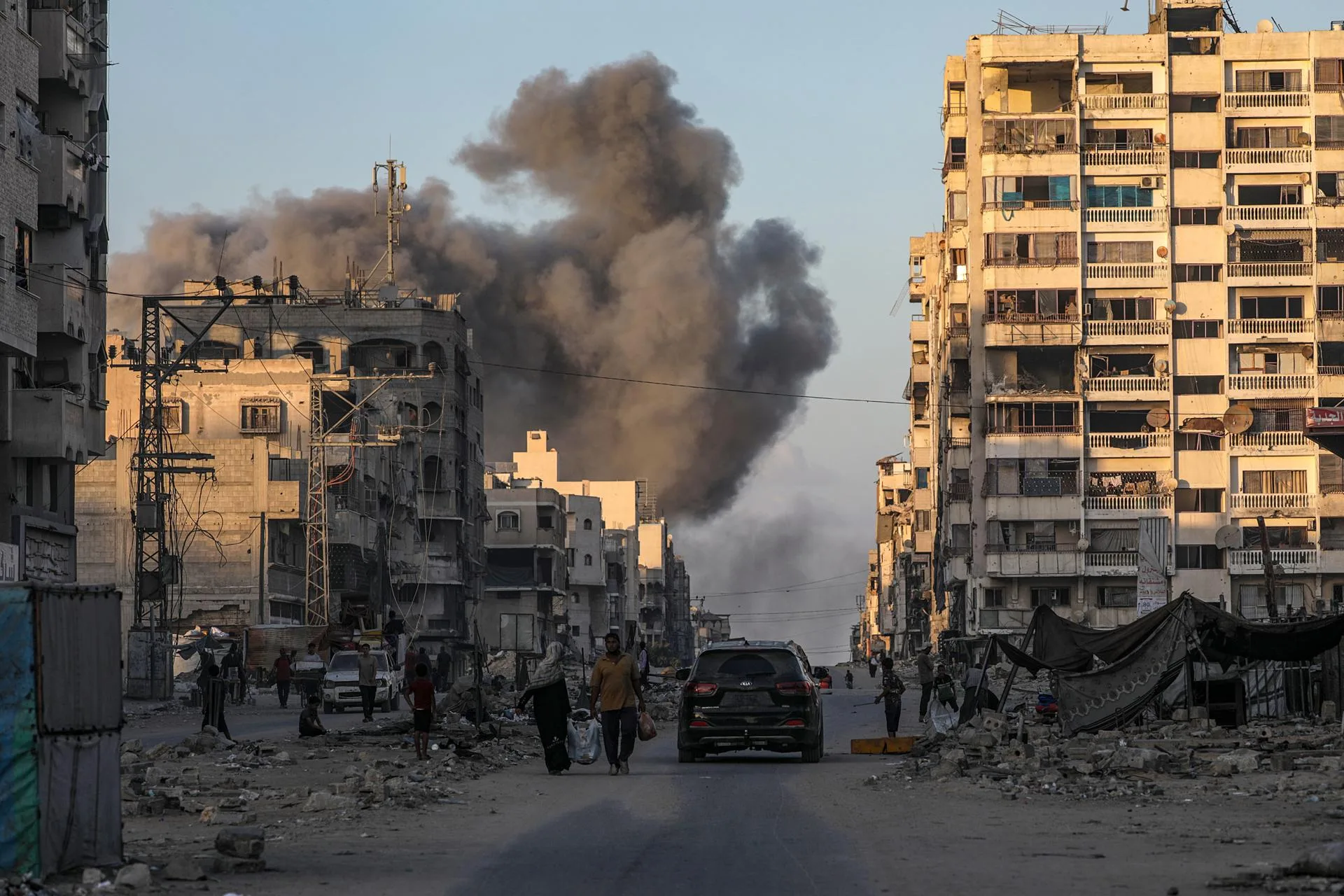 Smoke after an Israeli bombing in the city of Gaza. Sept. 18, 2025. EFE/EPA/Mohammed Saber