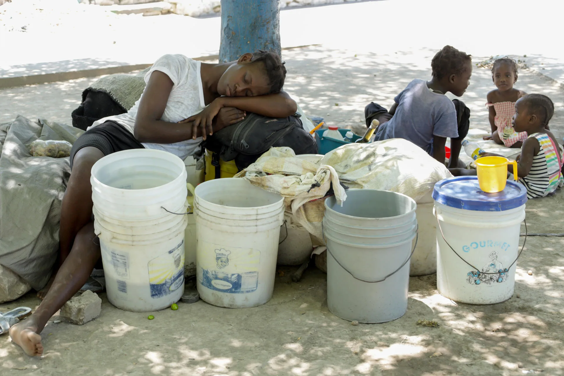 A woman sleeping next to children in Petite Rivière de l'Artibonite (Haiti). Aug. 29, 2025. EFE/ Patrice Noel