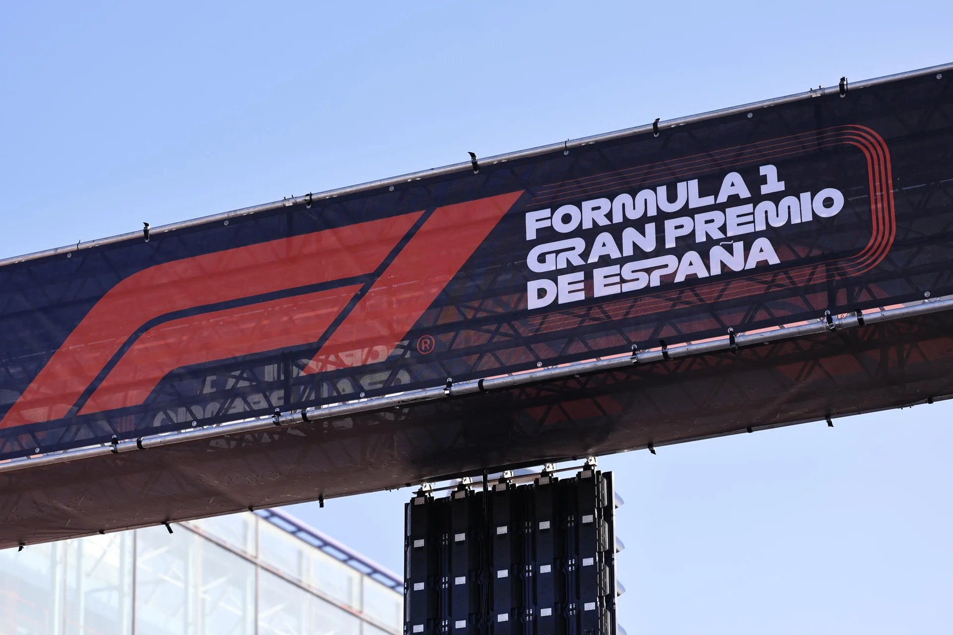 Vista de un cartel que anuncia el Gran Premio de España de Fórmula Uno en Madrid. EFE/ Rodrigo Jiménez