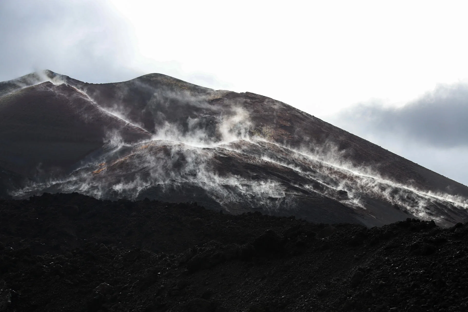 Imagen de archivo del volcán Tajogaite. EFE / Luis G Morera