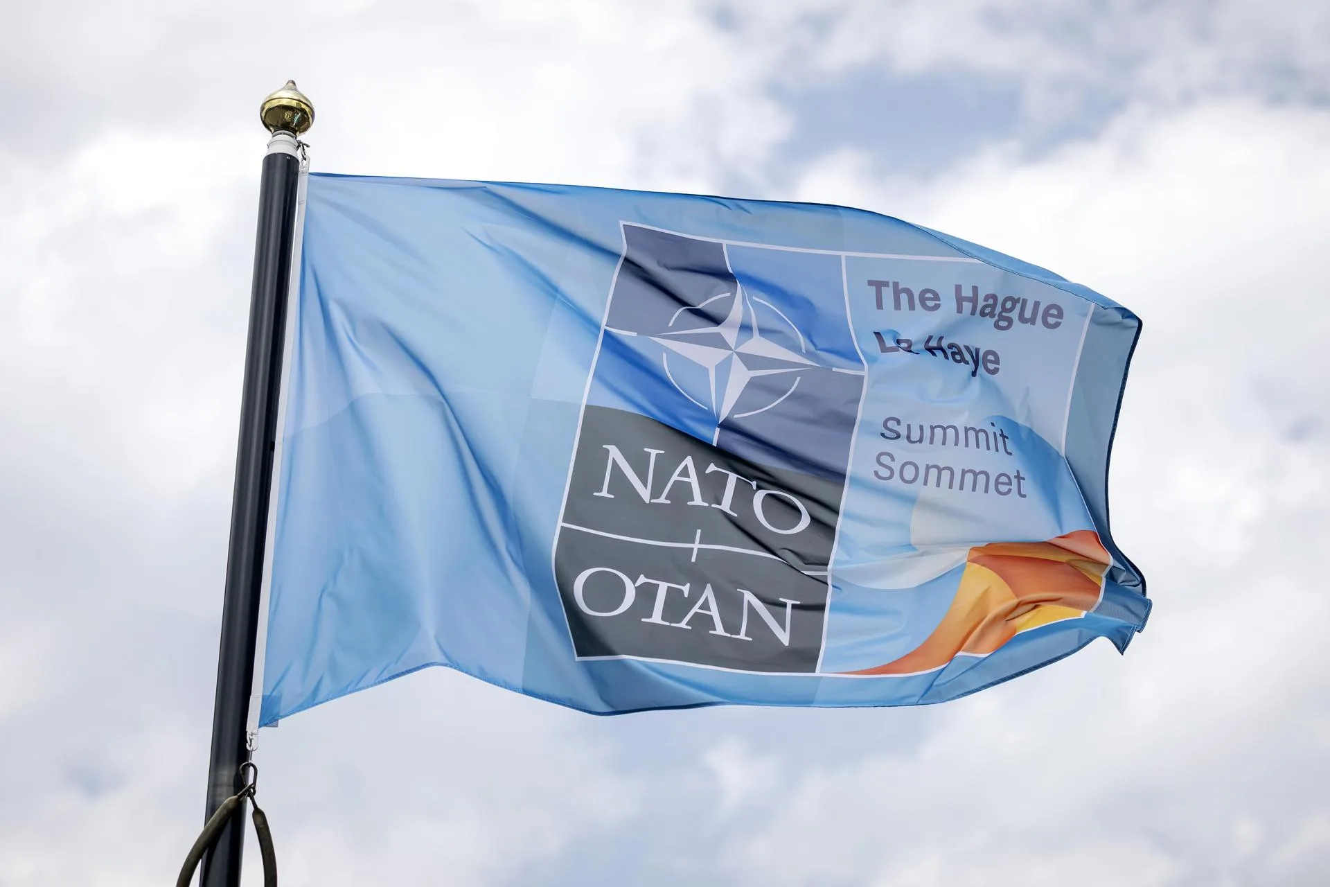 (FILE) - A flag with the NATO logo flutters in The Hague, the Netherlands, Jun. 22, 2025. EFE/EPA/ROBIN VAN LONKHUIJSEN