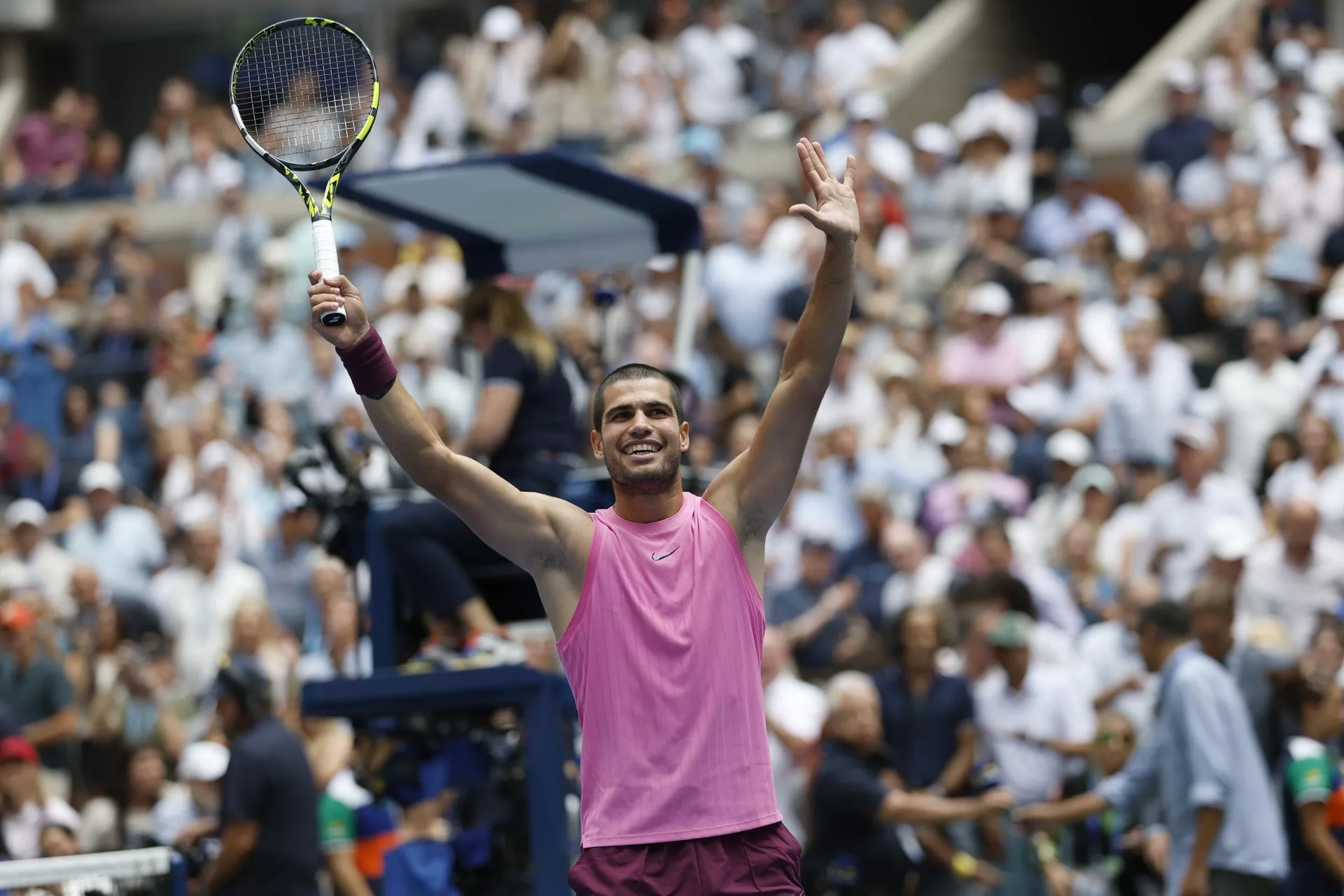 Carlos Alcaraz of Spain acknowledges the crowd after defeating Jiri Lehecka of the Czech Republic during the quarterfinals of the US Open Tennis Championships at the USTA Billie Jean King National Tennis Center in Flushing Meadows, New York, USA, Sep. 2, 2025. EFE/EPA/JOHN G. MABANGLO