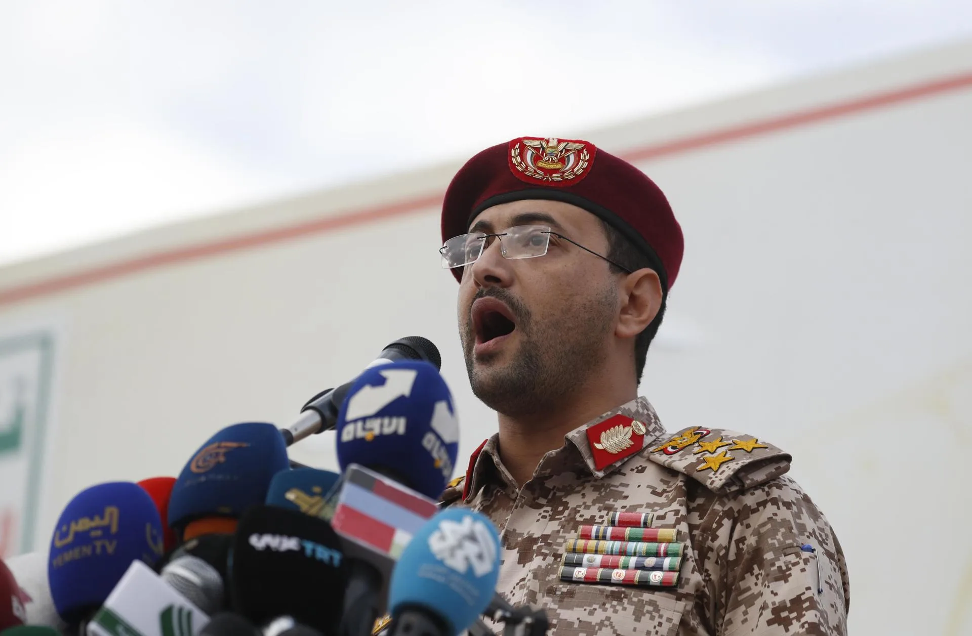 The Houthis' military spokesman, Yahya Saree, delivers a military statement on the recent attacks against two commercial vessels in the Red Sea, during a pro-Palestinians rally in Sana'a, Yemen. December 15, 2023. EFE/EPA/YAHYA ARHAB