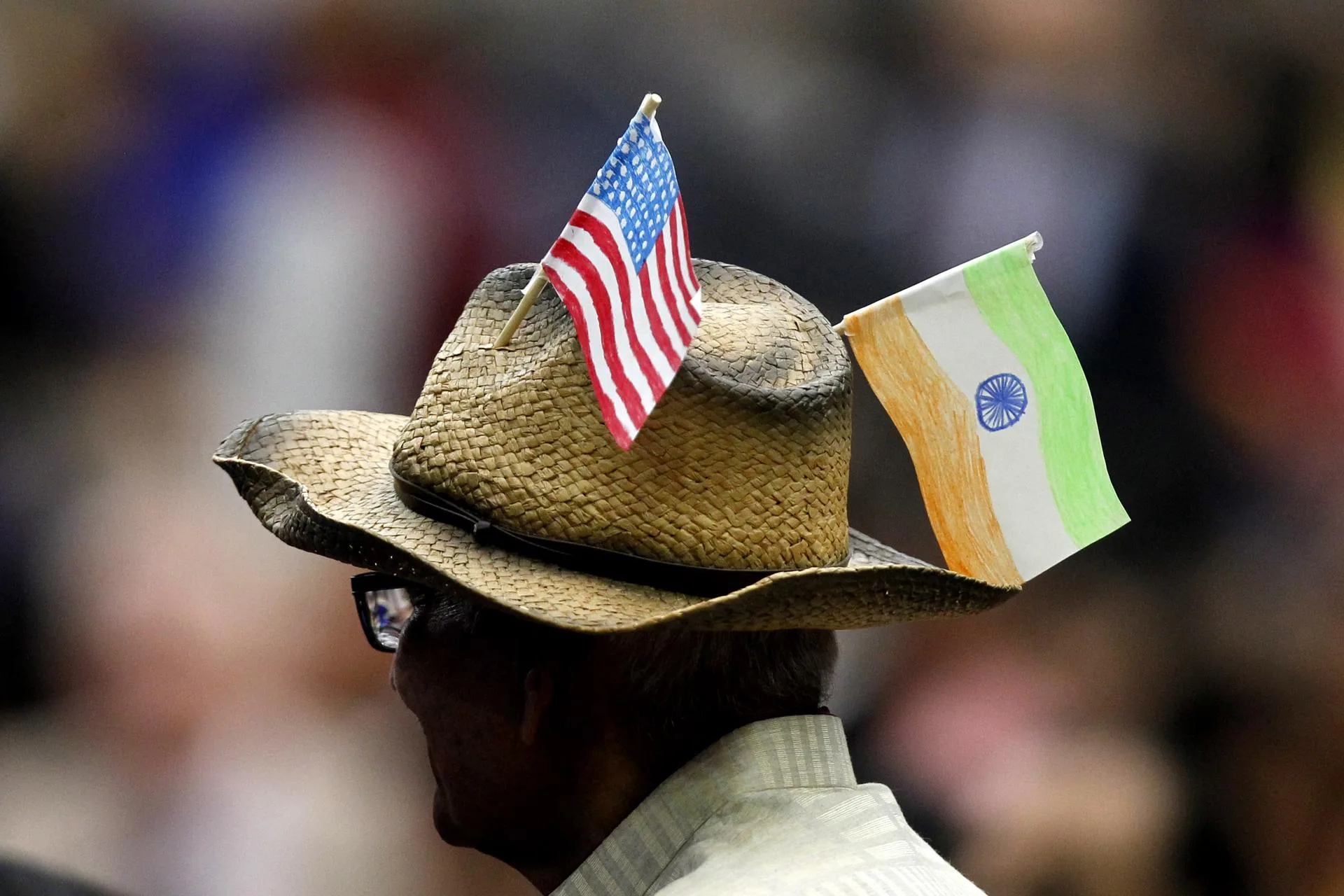 [FILE] A guest wears the India and United States Flags as he waits for Indian Prime Minister Narendra Modi and US President Donald J. Trump to speak at the 'Howdy Modi' community summit at NRG Stadium in Houston, Texas, USA, 22 September 2019. The event was hosted by the Texas India Forum. (Estados Unidos) EFE/EPA/PATRIC SCHNEIDER