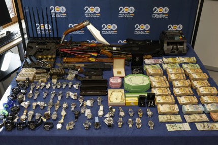 Vista general de la exposición del material incautado en la macrooperación contra el narcotráfico en Valencia. EFE/Biel Aliño