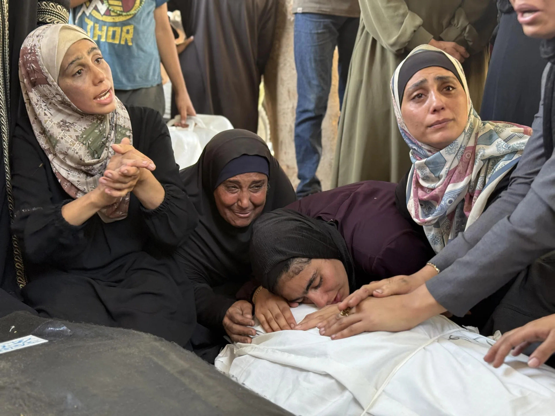 A truck carrying a row of corpses left Shifa Hospital in Gaza City for burial. September 21, 2025. EFE/Ahmad Awad