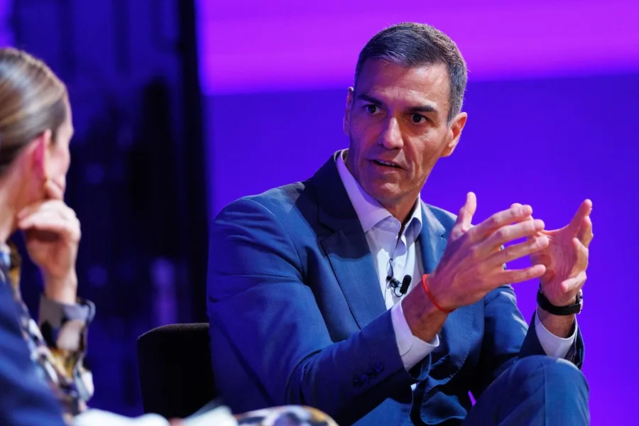 El presidente del Gobierno español, Pedro Sánchez, interviene en un coloquio durante la Cumbre de Acción para el Progreso Global celebrada en Londres.