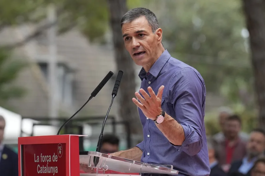 El presidente del Gobierno, Pedro Sánchez participa en la tradicional Fiesta de la Rosa del PSC en Gavá, Barcelona. 